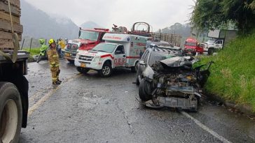 Cinco lesionados dejó choque de camioneta y tractocamión en la vía Manizales – Bogotá