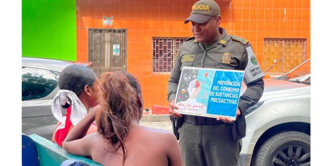 Concienciación sobre drogas: Policía de Tumaco lidera jornada de prevención en Parque Colón