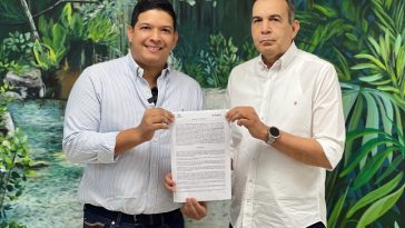 Vicente Berardinelli, alcalde de Barrancas y Samuel Lanao Robles, director de CorpoGuajira.