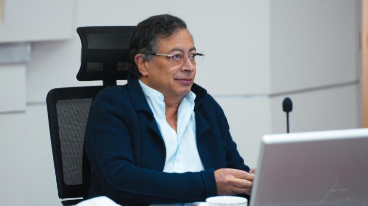 Desaprobación del presidente Gustavo Petro es del 63 %, según encuesta Invamer