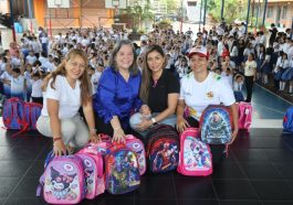 Inició la entrega de más de 15 mil kits escolares para niños huilenses