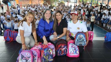 Inició la entrega de más de 15 mil kits escolares para niños huilenses