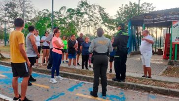 Policías refuerzan la seguridad en centros comerciales y sitios deportivos en Montería