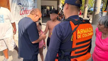 Armada Nacional evacua del cayo Acuario a joven turista chileno que tuvo contacto con la «Agua Mala» o fragata portuguesa