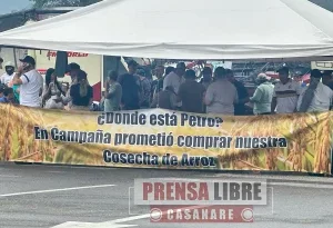 Arroceros de Casanare siguen bloqueando la vía Marginal del Llano