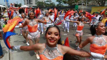 La Vía 40 de Barranquilla se engalana con la Gran Parada de Comparsas: tradición y fantasía en el ‘Cumbiódromo’