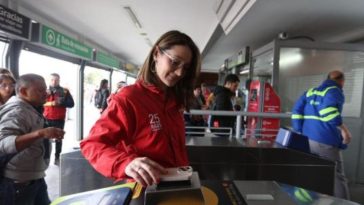 Más de 3.000 pasajes en TransMilenio se han pagado con tarjeta en prueba piloto