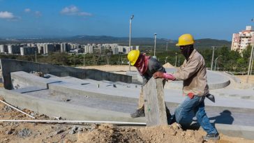 Proyecto de ley para reducir la jornada laboral de servidores públicos en Colombia es radicado en el Congreso